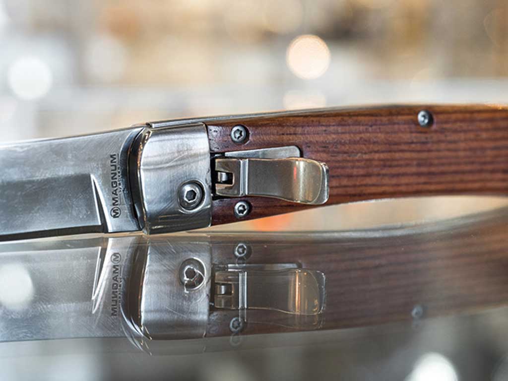 knifestock blog - mecanismos de abertura lever-lock